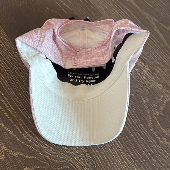 NWT! Women’s ponyflo active running lightweight hat cap. Adjustable strap. - Picture 4 of 5